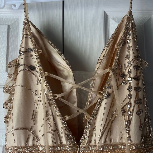 Beautiful strapless dress only worn once! - Picture 7 of 8